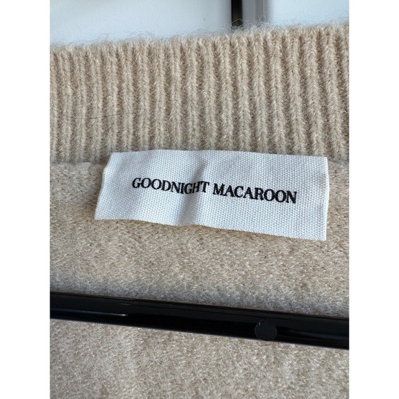 GOODNIGHT MACAROON Beige V Neck Loose Knit Sweater Womens S - Picture 2 of 2